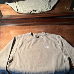 Green Nike women’s crewneck